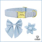 Personalisiertes Hundehalsband Blau mit abnehmbaren Fliege und Blume
